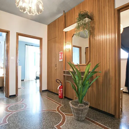 3 Bedroom Beautiful In アパート